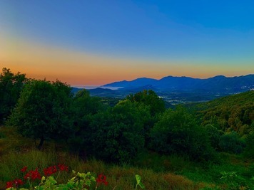 View from the restaurant terrace with sea and mountains - I Fratelli in Rapale, Corsica.