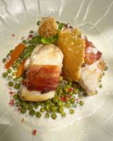 Rana pescatrice bardata con panzetta, piselli francesi e crema di parmigiano - Ristorante U Palmentu - Centuri, Corsica