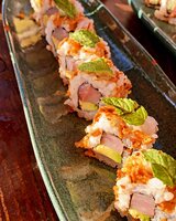 Sushi di pesce spada e avocado