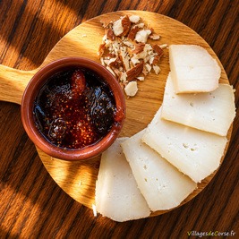 Aged goat cheese with fig jam - A Casarella tapas in Pigna