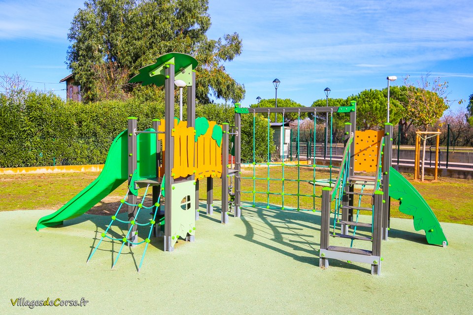 Aire de jeux à Borgo - Gare