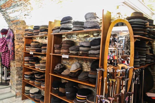 Chapeaux en boutique en Corse