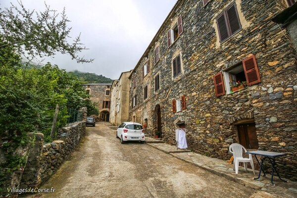 Maison en pierres - Santa Maria Poggio