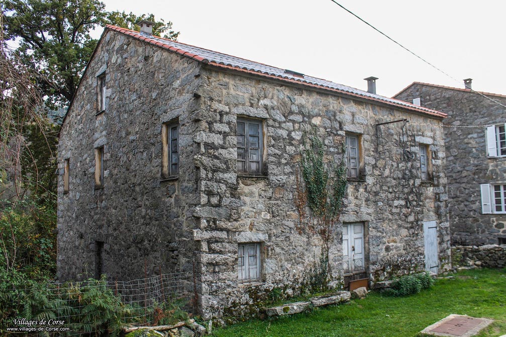 Maison en pierres - Bastelica