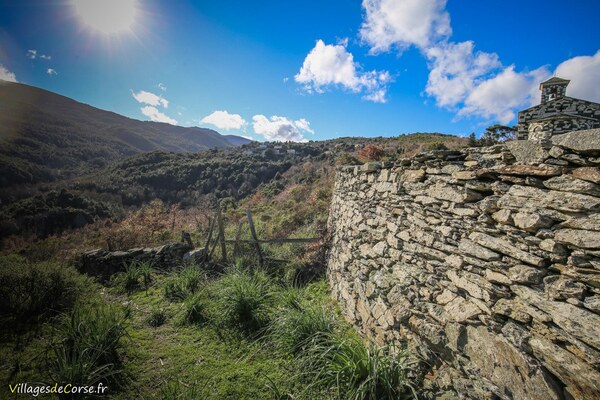 Randonnée : Histoire de pierres et d'eau, Murato - Corse