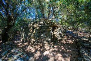 Verlassenes Dorf Mata - Luri