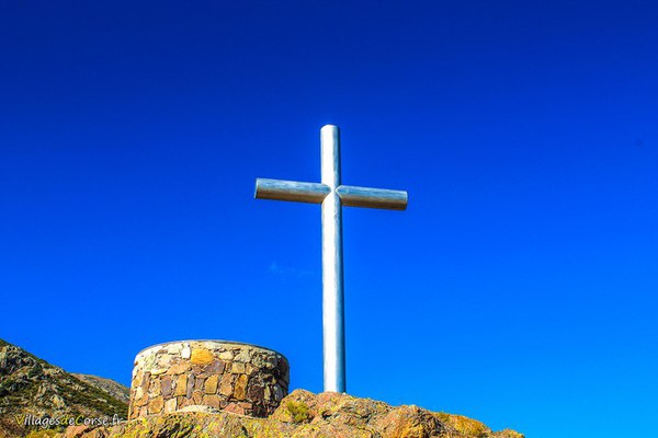 Croix au départ de la randonnée du lac de Creno à Soccia et Orto